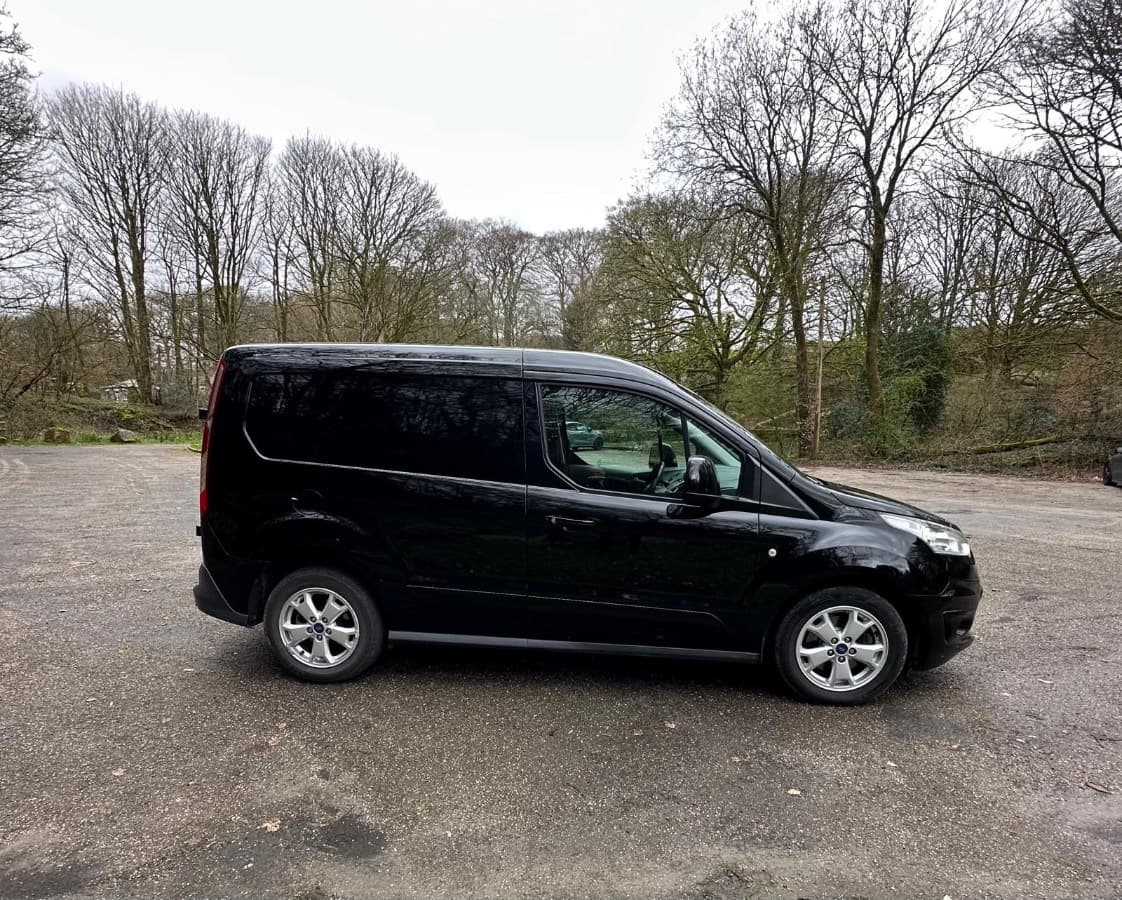 Ford transit connect trend 2017 1,5tdci 120PS Black 6speed 3seater(cambelt changed).
